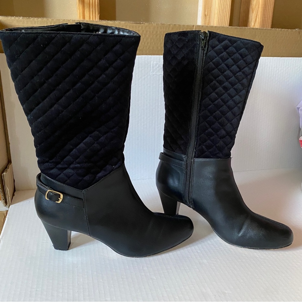 Black quilted knee-High Boots With Heel Gold Buckle side zipper Andrea Sz 7